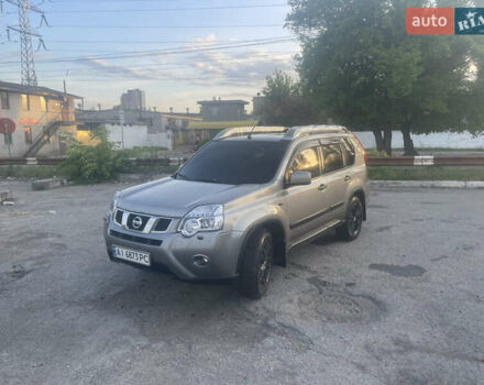 Сірий Ніссан ІксТрейл, об'ємом двигуна 2 л та пробігом 142 тис. км за 9333 $, фото 1 на Automoto.ua