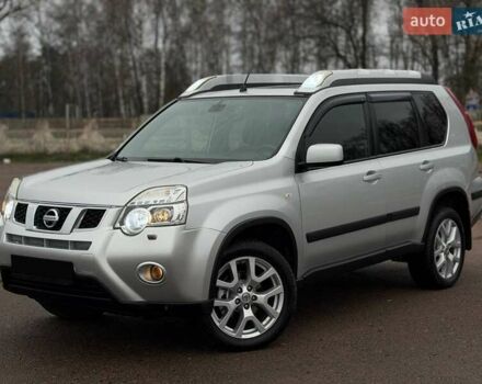 Сірий Ніссан ІксТрейл, об'ємом двигуна 2 л та пробігом 160 тис. км за 11200 $, фото 1 на Automoto.ua