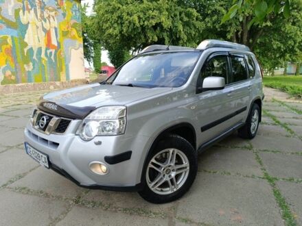 Ніссан ІксТрейл 2013 у Чернівцях на Automoto.ua Сірий Ніссан ІксТрейл, об'ємом двигуна 2 л та пробігом 187 тис. км за 13300 $, фото 1 на Automoto.ua