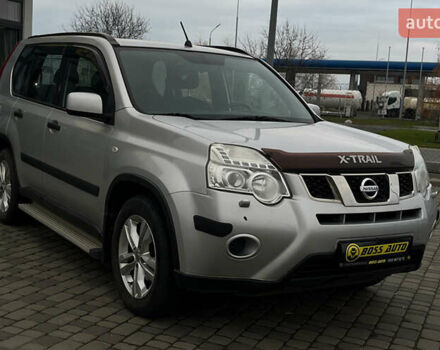 Сірий Ніссан ІксТрейл, об'ємом двигуна 2 л та пробігом 198 тис. км за 12999 $, фото 1 на Automoto.ua