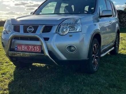 Сірий Ніссан ІксТрейл, об'ємом двигуна 2 л та пробігом 120 тис. км за 10000 $, фото 1 на Automoto.ua