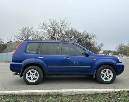 Синий Ниссан ИксТрейл, объемом двигателя 2.2 л и пробегом 327 тыс. км за 3300 $, фото 2 на Automoto.ua