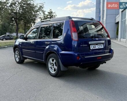 Синий Ниссан ИксТрейл, объемом двигателя 2.5 л и пробегом 330 тыс. км за 7500 $, фото 4 на Automoto.ua