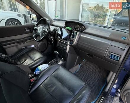 Синий Ниссан ИксТрейл, объемом двигателя 2.5 л и пробегом 330 тыс. км за 7500 $, фото 14 на Automoto.ua