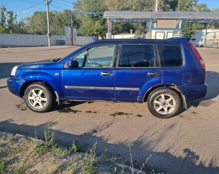 Синий Ниссан ИксТрейл, объемом двигателя 2.2 л и пробегом 300 тыс. км за 3700 $, фото 3 на Automoto.ua