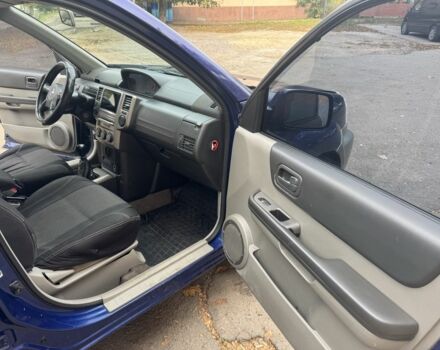 Синий Ниссан ИксТрейл, объемом двигателя 2.2 л и пробегом 300 тыс. км за 2650 $, фото 9 на Automoto.ua