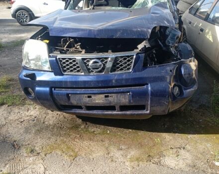 Синий Ниссан ИксТрейл, объемом двигателя 2.5 л и пробегом 200 тыс. км за 2189 $, фото 5 на Automoto.ua