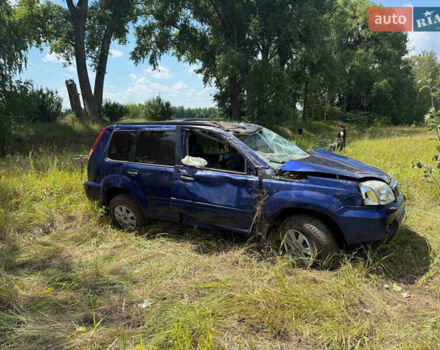 Синий Ниссан ИксТрейл, объемом двигателя 2.49 л и пробегом 150 тыс. км за 1800 $, фото 2 на Automoto.ua