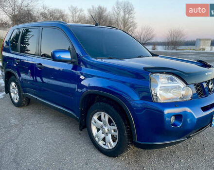 Синий Ниссан ИксТрейл, объемом двигателя 2 л и пробегом 210 тыс. км за 8900 $, фото 5 на Automoto.ua
