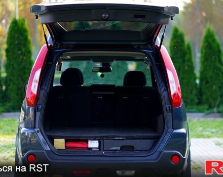 Синий Ниссан ИксТрейл, объемом двигателя 2 л и пробегом 369 тыс. км за 9500 $, фото 7 на Automoto.ua