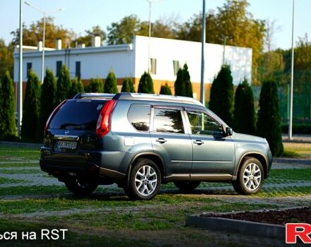 Синий Ниссан ИксТрейл, объемом двигателя 2 л и пробегом 369 тыс. км за 9500 $, фото 2 на Automoto.ua