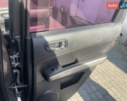 Синий Ниссан ИксТрейл, объемом двигателя 2 л и пробегом 530 тыс. км за 9500 $, фото 18 на Automoto.ua