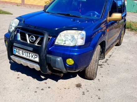 Синий Ниссан ИксТрейл, объемом двигателя 2 л и пробегом 250 тыс. км за 6000 $, фото 1 на Automoto.ua