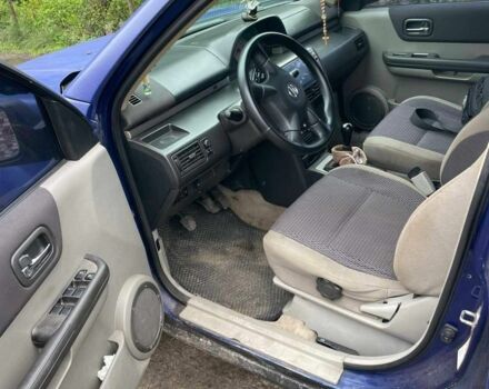 Синий Ниссан ИксТрейл, объемом двигателя 2 л и пробегом 300 тыс. км за 6000 $, фото 1 на Automoto.ua