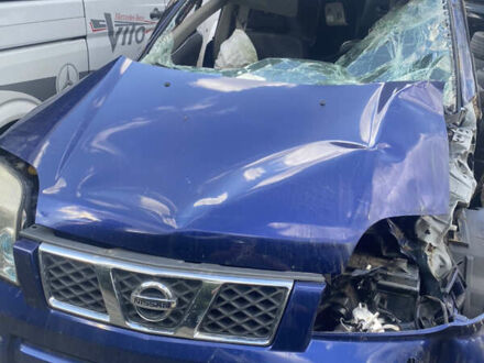 Синий Ниссан ИксТрейл, объемом двигателя 2.49 л и пробегом 150 тыс. км за 1800 $, фото 1 на Automoto.ua