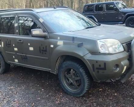 Зелений Ніссан ІксТрейл, об'ємом двигуна 2 л та пробігом 300 тис. км за 5200 $, фото 4 на Automoto.ua