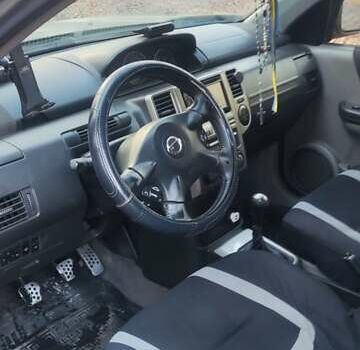 Зелений Ніссан ІксТрейл, об'ємом двигуна 2 л та пробігом 300 тис. км за 5200 $, фото 3 на Automoto.ua