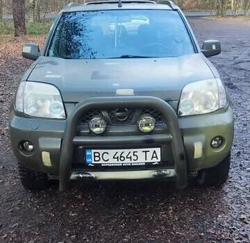 Зелений Ніссан ІксТрейл, об'ємом двигуна 2 л та пробігом 300 тис. км за 5200 $, фото 2 на Automoto.ua