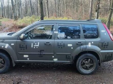 Зелений Ніссан ІксТрейл, об'ємом двигуна 2 л та пробігом 300 тис. км за 5200 $, фото 1 на Automoto.ua