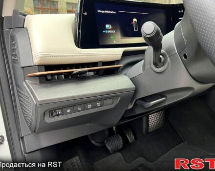 Белый Ниссан Ariya, объемом двигателя 0 л и пробегом 11 тыс. км за 27900 $, фото 8 на Automoto.ua