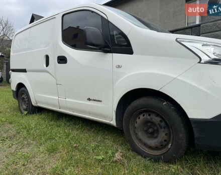 Белый Ниссан e-NV200, объемом двигателя 0 л и пробегом 203 тыс. км за 5600 $, фото 3 на Automoto.ua