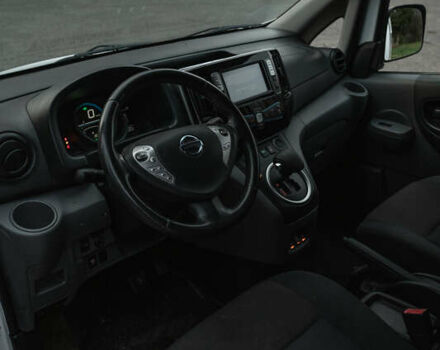 Белый Ниссан e-NV200, объемом двигателя 0 л и пробегом 76 тыс. км за 7000 $, фото 17 на Automoto.ua