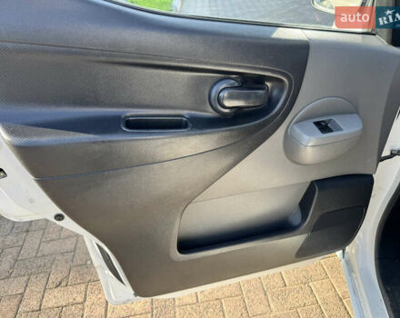 Белый Ниссан e-NV200, объемом двигателя 0 л и пробегом 48 тыс. км за 10500 $, фото 9 на Automoto.ua