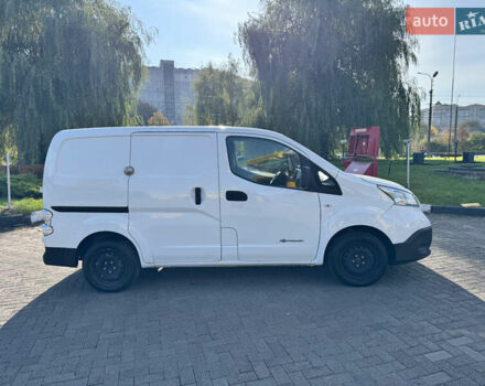 Белый Ниссан e-NV200, объемом двигателя 0 л и пробегом 48 тыс. км за 10500 $, фото 2 на Automoto.ua