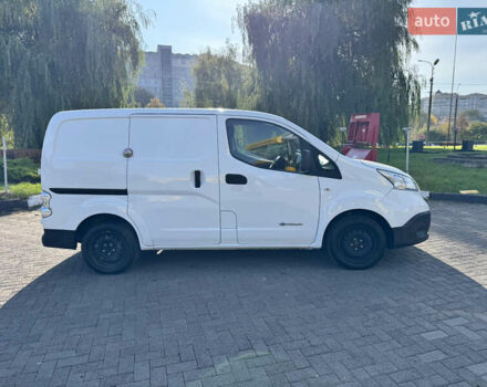 Белый Ниссан e-NV200, объемом двигателя 0 л и пробегом 48 тыс. км за 10500 $, фото 3 на Automoto.ua
