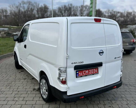 Белый Ниссан e-NV200, объемом двигателя 0 л и пробегом 8 тыс. км за 14300 $, фото 4 на Automoto.ua