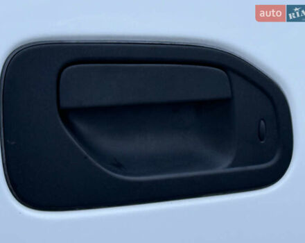 Белый Ниссан e-NV200, объемом двигателя 0 л и пробегом 145 тыс. км за 12700 $, фото 22 на Automoto.ua