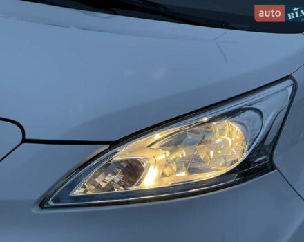 Белый Ниссан e-NV200, объемом двигателя 0 л и пробегом 145 тыс. км за 12700 $, фото 12 на Automoto.ua