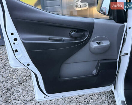 Белый Ниссан e-NV200, объемом двигателя 0 л и пробегом 145 тыс. км за 12700 $, фото 33 на Automoto.ua