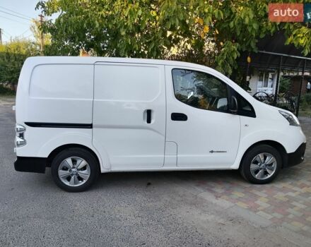 Белый Ниссан e-NV200, объемом двигателя 0 л и пробегом 58 тыс. км за 16200 $, фото 3 на Automoto.ua