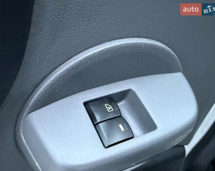 Белый Ниссан e-NV200, объемом двигателя 0 л и пробегом 145 тыс. км за 12700 $, фото 34 на Automoto.ua