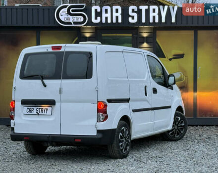 Белый Ниссан e-NV200, объемом двигателя 0 л и пробегом 145 тыс. км за 12700 $, фото 2 на Automoto.ua