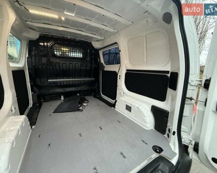 Білий Ніссан e-NV200, об'ємом двигуна 0 л та пробігом 27 тис. км за 16500 $, фото 46 на Automoto.ua