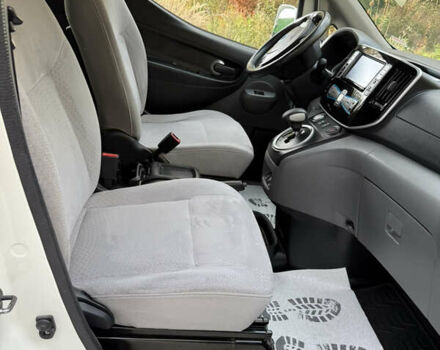 Белый Ниссан e-NV200, объемом двигателя 0 л и пробегом 124 тыс. км за 9950 $, фото 32 на Automoto.ua