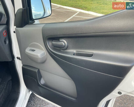 Білий Ніссан e-NV200, об'ємом двигуна 0 л та пробігом 48 тис. км за 9950 $, фото 20 на Automoto.ua