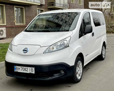 Белый Ниссан e-NV200, объемом двигателя 0 л и пробегом 85 тыс. км за 15600 $, фото 2 на Automoto.ua