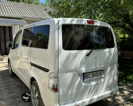 Білий Ніссан e-NV200, об'ємом двигуна 0 л та пробігом 138 тис. км за 12400 $, фото 2 на Automoto.ua