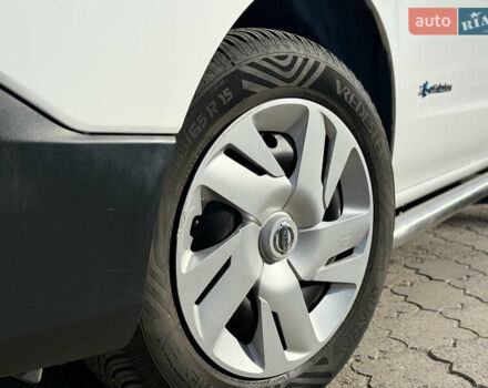 Белый Ниссан e-NV200, объемом двигателя 0 л и пробегом 27 тыс. км за 9800 $, фото 32 на Automoto.ua