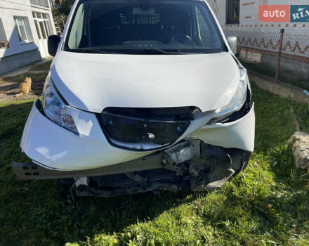 Белый Ниссан e-NV200, объемом двигателя 0 л и пробегом 107 тыс. км за 6000 $, фото 1 на Automoto.ua