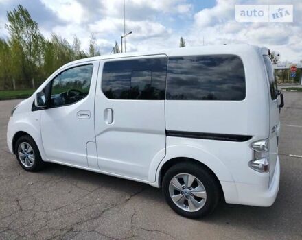 Белый Ниссан e-NV200, объемом двигателя 0 л и пробегом 139 тыс. км за 16900 $, фото 3 на Automoto.ua