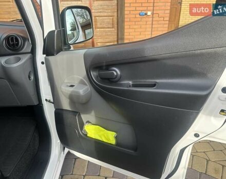 Белый Ниссан e-NV200, объемом двигателя 0 л и пробегом 79 тыс. км за 13800 $, фото 48 на Automoto.ua