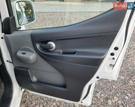 Белый Ниссан e-NV200, объемом двигателя 0 л и пробегом 202 тыс. км за 13300 $, фото 16 на Automoto.ua