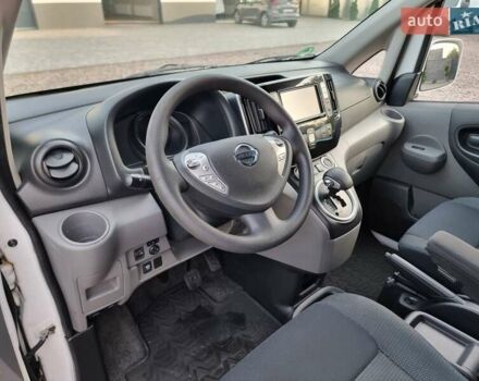 Белый Ниссан e-NV200, объемом двигателя 0 л и пробегом 202 тыс. км за 13300 $, фото 13 на Automoto.ua