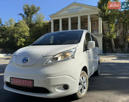 Белый Ниссан e-NV200, объемом двигателя 0 л и пробегом 179 тыс. км за 15900 $, фото 1 на Automoto.ua