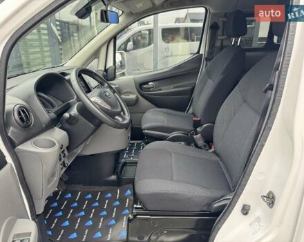 Белый Ниссан e-NV200, объемом двигателя 0 л и пробегом 125 тыс. км за 15900 $, фото 20 на Automoto.ua