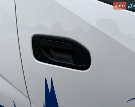 Белый Ниссан e-NV200, объемом двигателя 0 л и пробегом 50 тыс. км за 17899 $, фото 18 на Automoto.ua